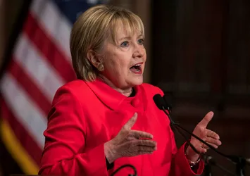 Kaçak Adil Öksüz'den Hillary Clinton'a bağış