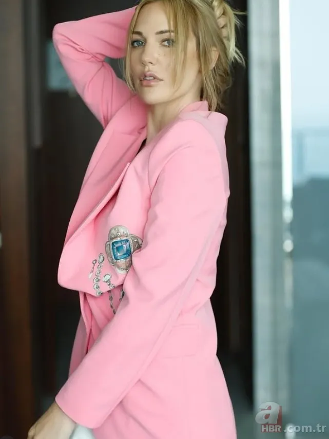 Hürrem Sultan'ı 17 yaşındayken keşfetmiş! Meryem Uzerli'den duygusal teşekkür 6