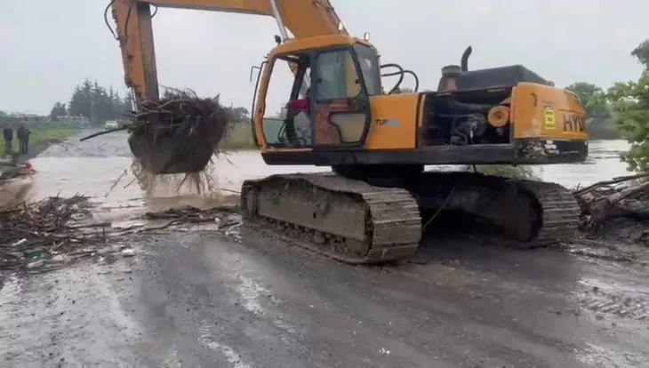 Sağanak yağış Düzce'de hayatı felç etti! Batı Karadeniz'de sel ve heyelan tehlikesi