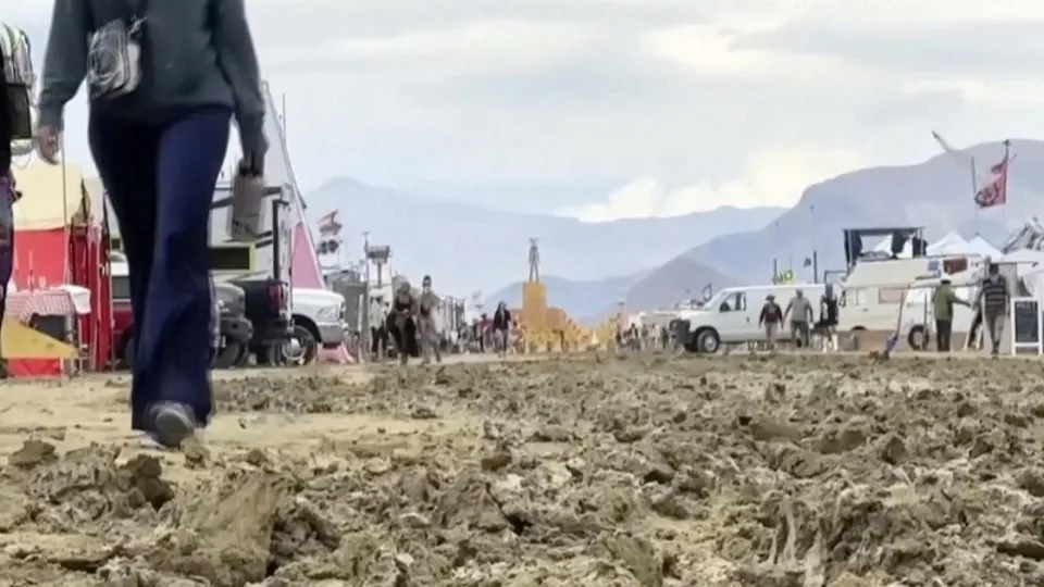 Dünyaca ünlü çöl festivali Burning Man çamura gömüldü: 1 ölü