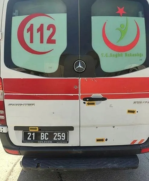 Diyarbakır'da doğum ihbarına giden ambulansa alçak saldırı: Kurşun yağdırdılar - 1