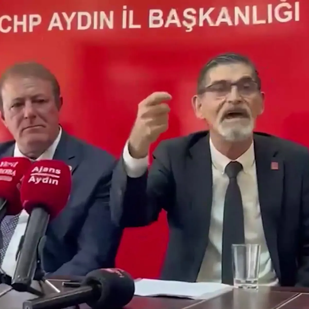 CHP İl Başkanı Bayırlı'dan İmamoğlu'na eleştiri: 'CHP'ye adım attığından itibaren Cumhuriyet Halk Partisi bitmiştir'