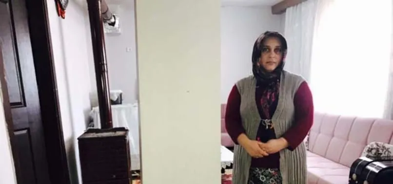 Evin ortasından geçen direk isyan ettirdi