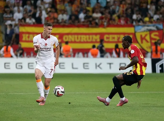 cim-bom-gol-oldu-yagdi-eren-elmalidan-duble-sov-1756069053067.jpeg Fotoğraf (AA)