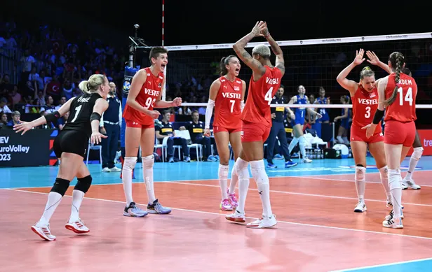 Türkiye-Sırbistan MAÇI sonucu | Filenin Sultanları’nın maçı kaç kaç bitti?