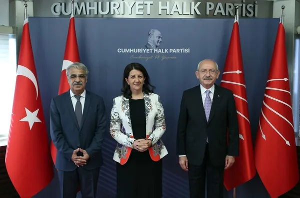 iyi-partiden-kilicdaroglunun-hdp-ziyaretine-destek-aksenerin-yardimcisi-umit-ozlale-onlar-da-bizim-secmenimiz-1678463748468.jpg İYİ Parti'den Kılıçdaroğlu'nun HDP ziyaretine destek! Akşener'in yardımcısı Ümit Özlale: "Onlar da bizim seçmenimiz"