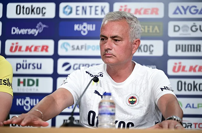 Jose Mourinho’dan Galatasaray ve Okan Buruk’a olay gönderme: Kart görmeyebiliyor...