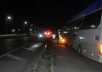 Otobüs ile otomobil çarpıştı: 5 çocuk yaralandı