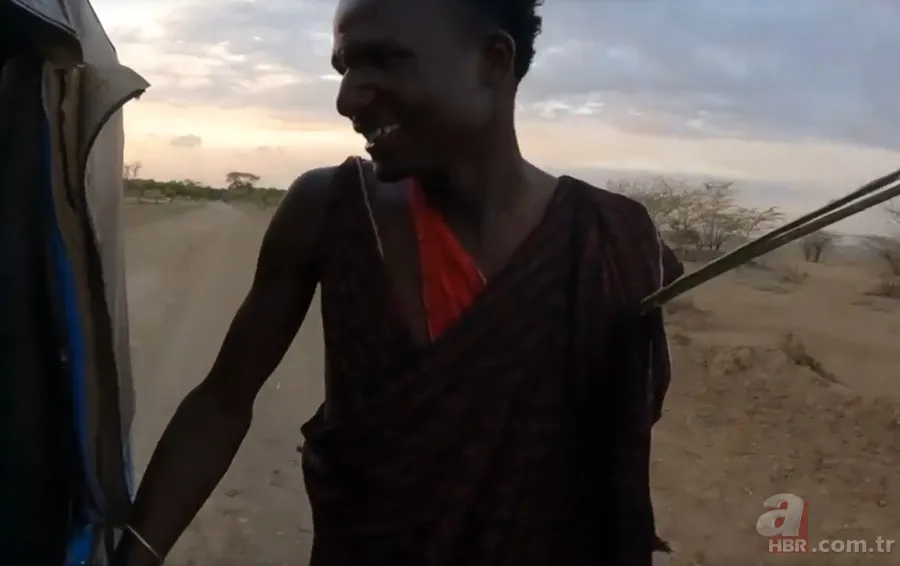 YouTuber Nurgül Türk'e Afrika’da kabileden taciz! "Kaç kız kaç!" 11