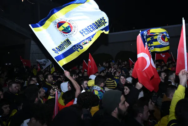 son-dakika-galatasaray-ve-fenerbahce-yurda-dondu-1703906808079.jpg Son dakika: Galatasaray ve Fenerbahçe yurda döndü! - 4