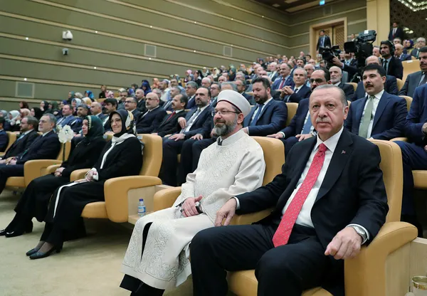 Başkan Erdoğan'dan canlı yayında sert sözler: Hocalarımız inisiyatif almadığı zaman meydan soytarılara kalıyor! - 2