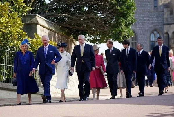 İngiltere’nin yorgun ve kızgın Kral’ı! Prens Andrew resti çekti ortalık karıştı