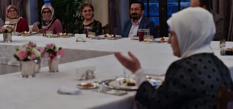 Emine Erdoğan evde yaşlı ve engelli birey bakımı yapan ailelere övgüler yağdırdı: Onlar omuzlarında yük değil sevgi taşıyor