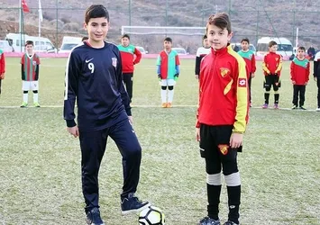 Minik futbolcular şehit Fethi Sekin için sahada