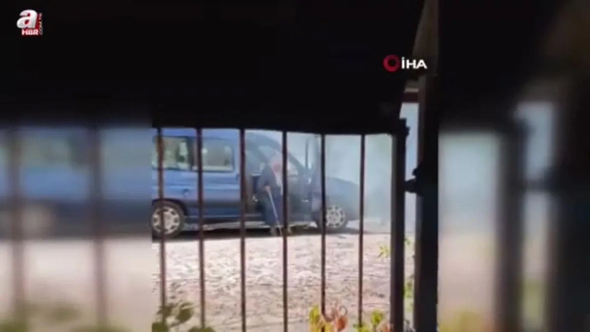 Diyarbakır'da faciadan dönüldü: Seyir halindeki araba yaşlı kadın içindeyken alev aldı