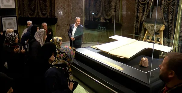 Hasret sona eriyor! Hırka-i Şerif 22 Nisan’da ziyarete açılacak