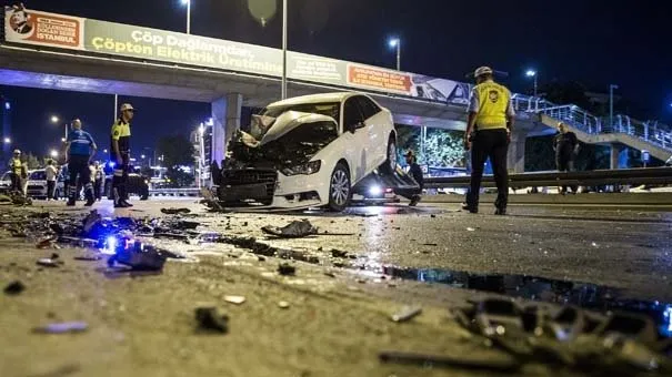 Bakırköy’de trafik kazası! Yaralılar var...