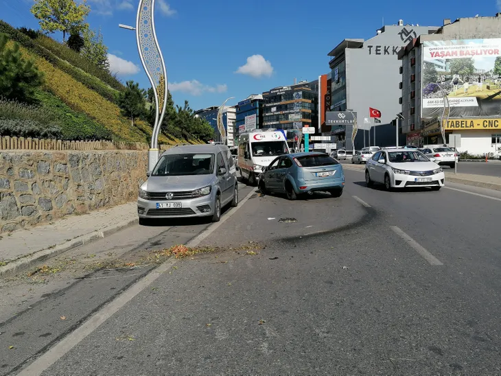 Yoldan çıkan otomobil 20 metre yükseklikten uçtu - 2
