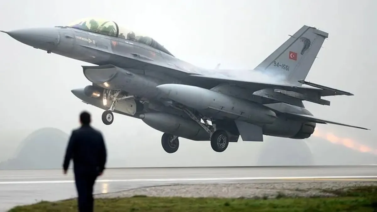 Türk Hava Kuvvetlerinden Kıbrıs'ın güneyinde eğitim uçuşu: Muharip ve destek uçakları Akdeniz'de görev yaptı
