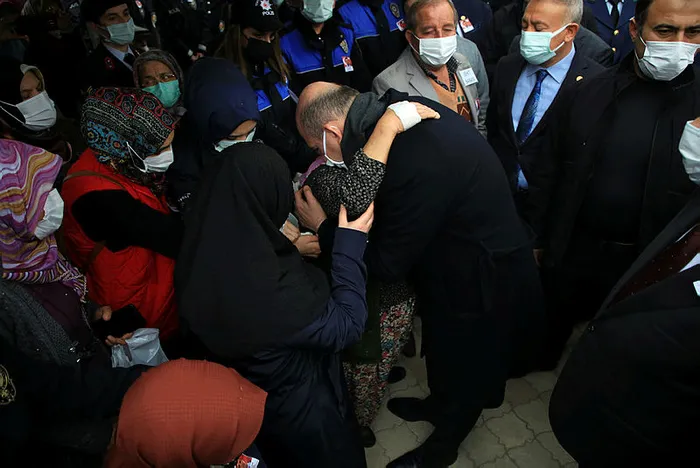 Son dakika: Gara kahramanlarına veda! Şehit annesinin sözleri yürek dağladı: Sen kalk da ben yatayım - 23