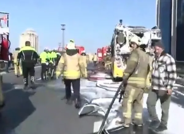 iett-otobusunde-yangin-1671873167521.jpg İETT otobüsünde yangın! - 1