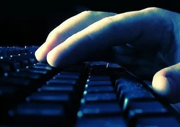 "Tam bomba patlamalık bir gün" tweetine beraat