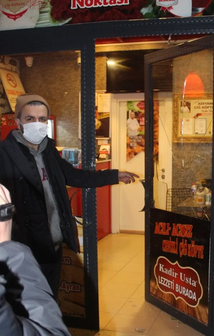 Afyonkarahisar'da 'acılı çiğ köfte dayağı' olayının yaşandığı dükkana saldırı - 5