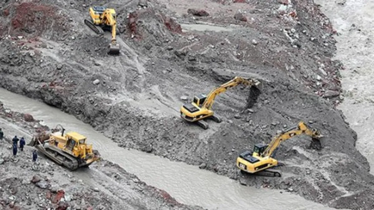 Gürcistan'da yol inşaatında toprak kayması! Ölüler ve yaralılar var
