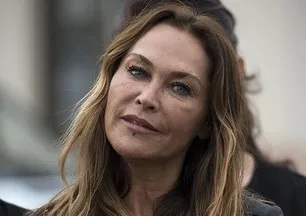 Hülya Avşar muhabirin sözleri karşısında çılgına döndü! "18'lik genç kızlar gibi..."