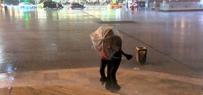 Meteoroloji ve AFAD'dan peş peşe uyarılar! İstanbul'da sağanak etkili oluyor | Bugün hava nasıl olacak? Turuncu ve sarı kodlu uyarılar