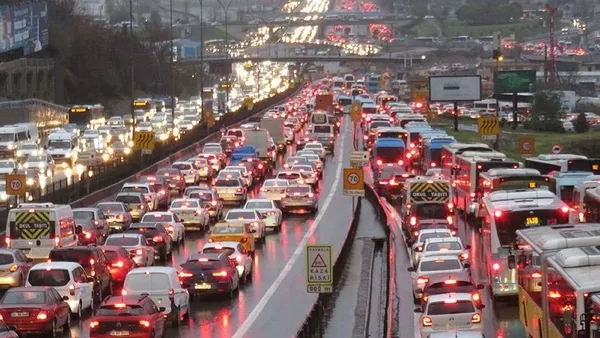İstanbul’da hafta trafikle başladı! Yüzde 51’i geçti