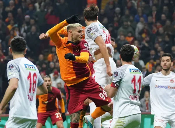 bir-duzine-rekor-galatasaray-2-kez-geri-dustugu-maci-kazandi-icardi-yine-yildizlasti-1675277882846.jpg Cimbom rekor tazeledi! Galatasaray 2 kez geri düştüğü maçı kazandı! İcardi yine yıldızlaştı - 1