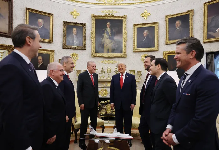 turkiye-abd-hattinda-diplomasi-trafigi-baskan-erdogan-trump-ile-telefonda-gorustu-1772314111178.jpg Türkiye-ABD hattında diplomasi trafiği! Başkan Erdoğan Trump ile telefonda görüştü - 5