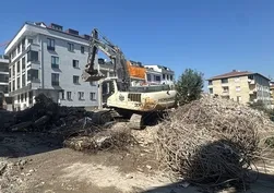 Küçükçekmece'de yıkım sırasında 7 katlı bina çöktü!