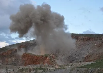 Bitlis'te bomba yüklü araç durduruldu
