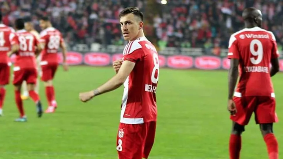 Galatasaray'ın ilk transferi Mert Hakan Yandaş! İşte giyeceği forma