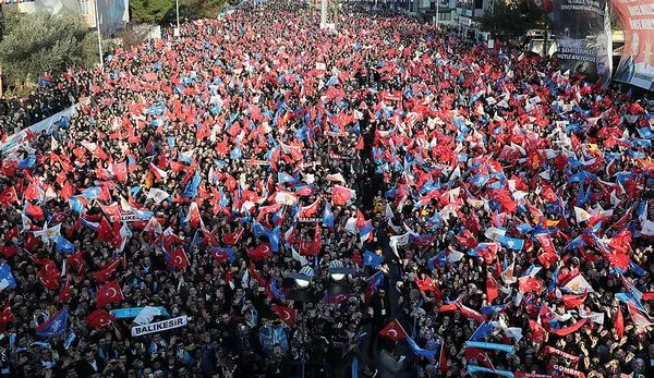 Başkan Erdoğan: Biz teröristleri gömüyoruz! Bay Kemal onlarla kol kola geziyor!