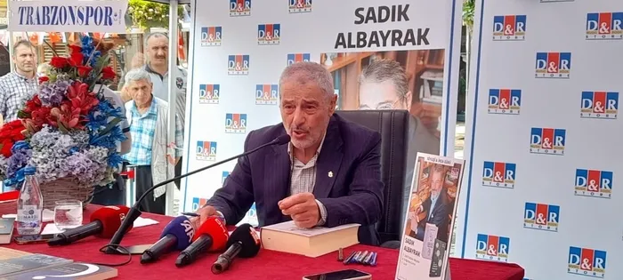 mutefekkir-sadik-albayrak-trabzon-drda-okurlariyla-bulustu-1754664515134.jpeg Mütefekkir Sadık Albayrak Trabzon D&R'da okurlarıyla buluştu (AHABER)