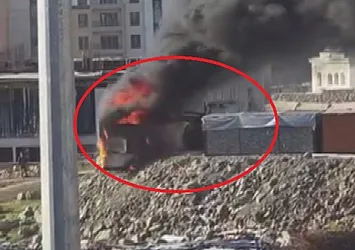 Alevlerin arasına dalan operatör konteyneri uçurumdan yuvarladı