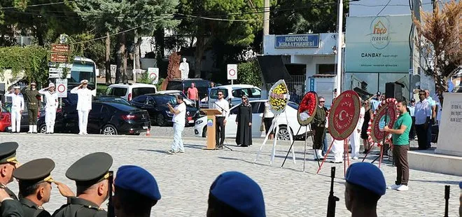 İzmir’deki ’Gaziler Günü’ töreninde skandal protesto! Sunuculuğu başörtülü öğretmen yapıyor diye töreni terk ettiler...