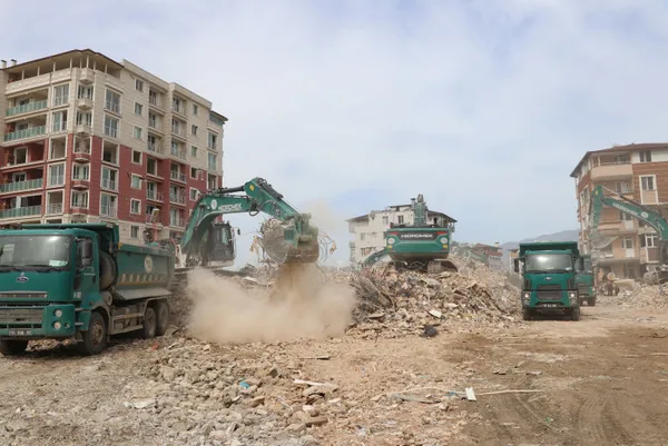 1680949893330.jpg Deprem felaketi sonrası Hatay! Enkaz kaldırma çalışmaları sürüyor: Kamyonlarının yoğunluğu havadan görüntülendi - 2