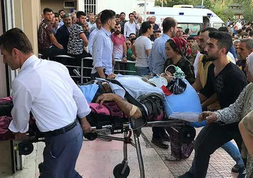 Bitlis'te minibüs devrildi: 10 ölü 7 yaralı