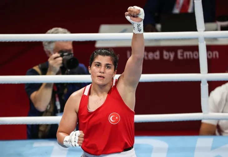 2020 Tokyo Olimpiyat boks şampiyonu Busenaz Sürmeneli o gece yaşadıklarını anlattı: Japon askerlerin selam durması inanılmazdı