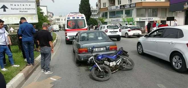 Yol kenarındaki arkadaşına bakarken kaza yaptı! Yer: Antalya