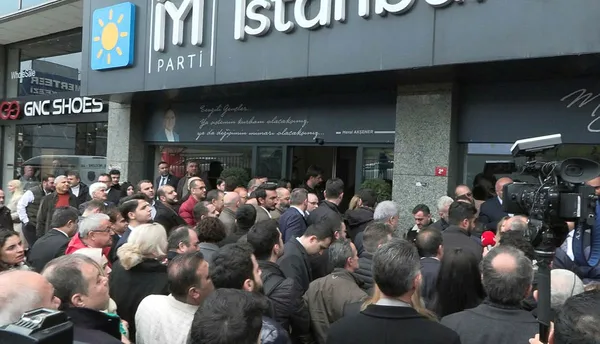 iyi-parti-binasina-silahli-saldiri-sonrasi-fail-yakalandi-ilk-ifadesi-ortaya-cikti-1680278337635.jpg İYİ Parti binasına isabet eden kurşunu atan fail yakalandı! İlk ifadesinde gerçek ortaya çıktı: Hırsızları kovalamak için... - 7