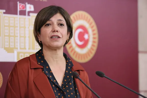 hdp-ile-chpnin-olaganustu-toplanti-kavgasinda-yeni-perde-tutumunuzu-degistirin-1658935757255.jpg HDP ile CHP'nin 'olağanüstü toplantı' kavgasında yeni perde: Tutumunuzu değiştirin - 4
