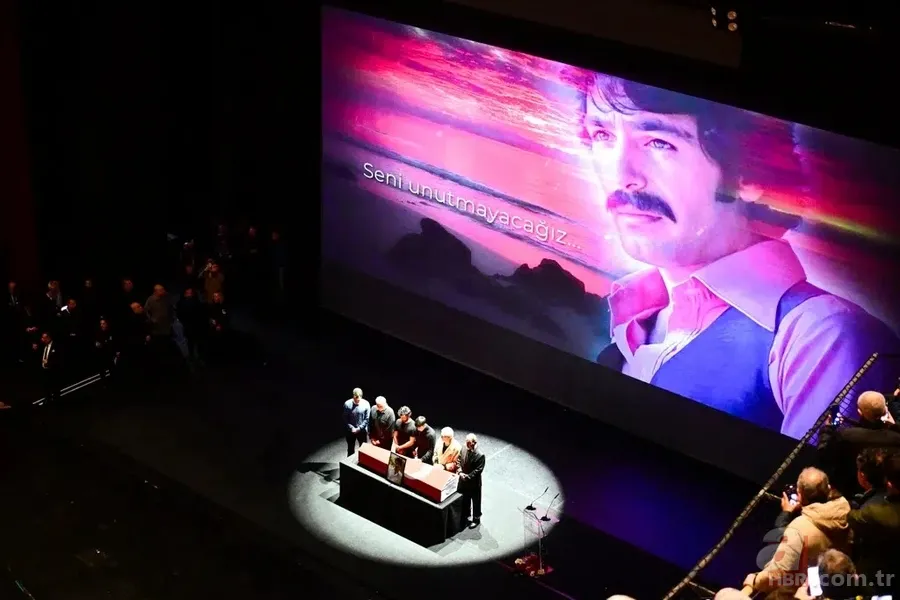 Ferdi Tayfur'un miras bırakmadığı kızı Tuğçe Tayfur'dan olay paylaşım! 2