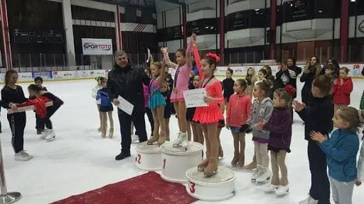 İşte CHP belediyeciliği! Örnek gösterilen BELPA Buz Pateni Spor Salonu çürümeye terk edildi