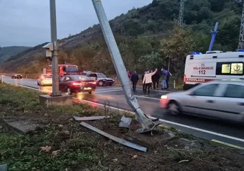 Zonguldak'ta trafik kazası...Cenaze dönüşü kaza yaptılar