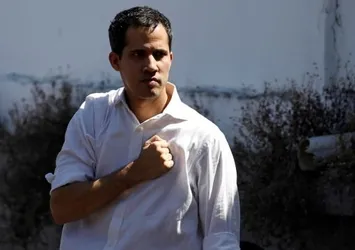Guaido Venezuela'ya döndü! İşte ilk cümlesi!